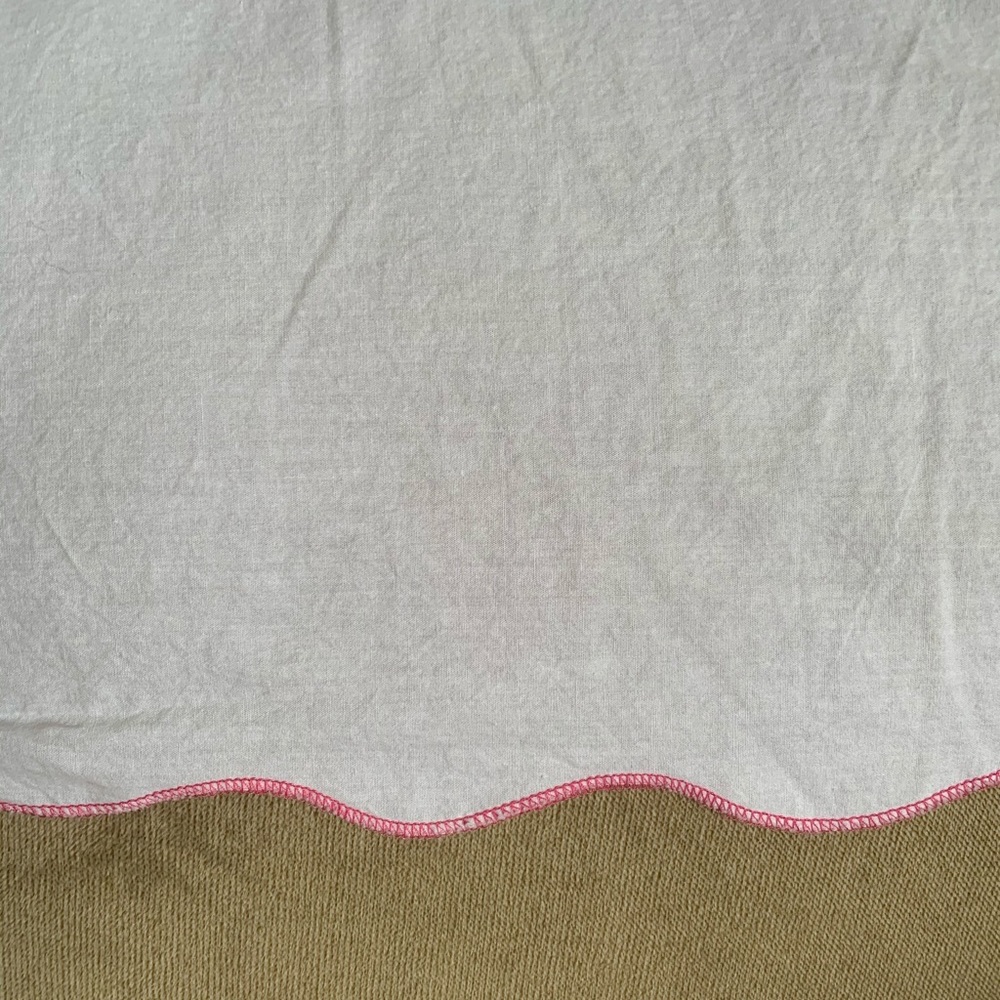 🌻 Crib Skirt White with Pink Outline